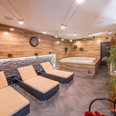 Hotel Benica Бенешов Экстерьер фото