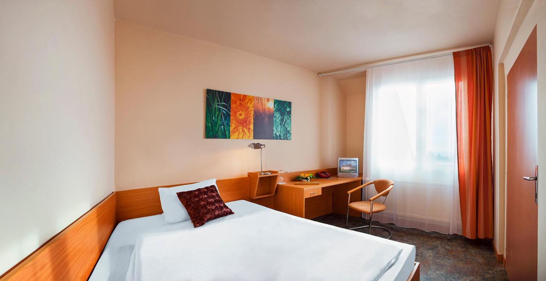 Hotel Benica Бенешов Экстерьер фото