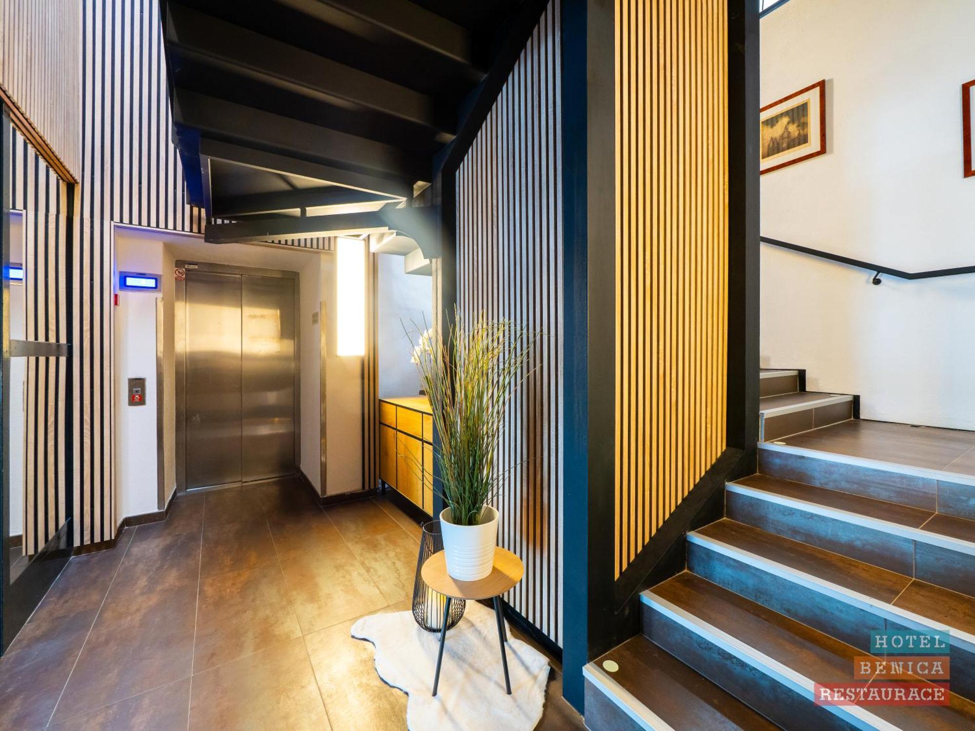 Hotel Benica Бенешов Экстерьер фото