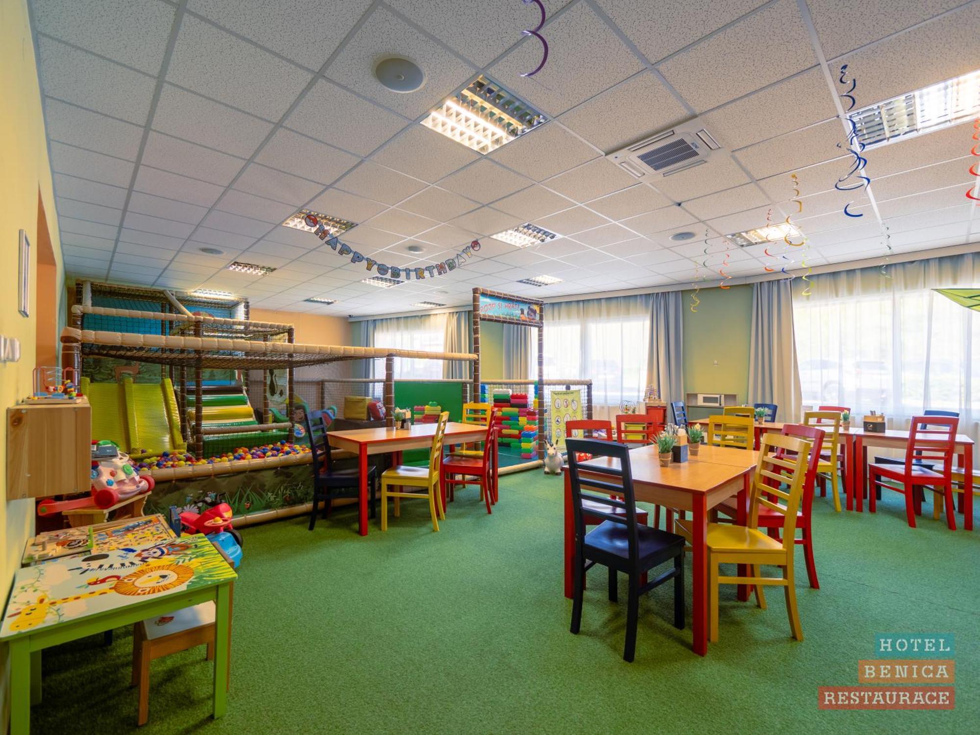 Hotel Benica Бенешов Экстерьер фото
