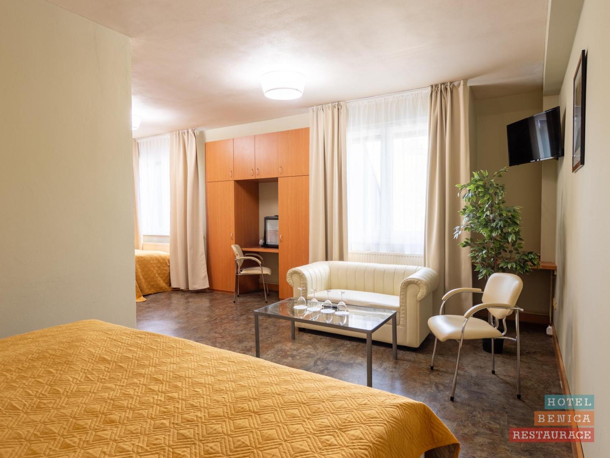 Hotel Benica Бенешов Экстерьер фото