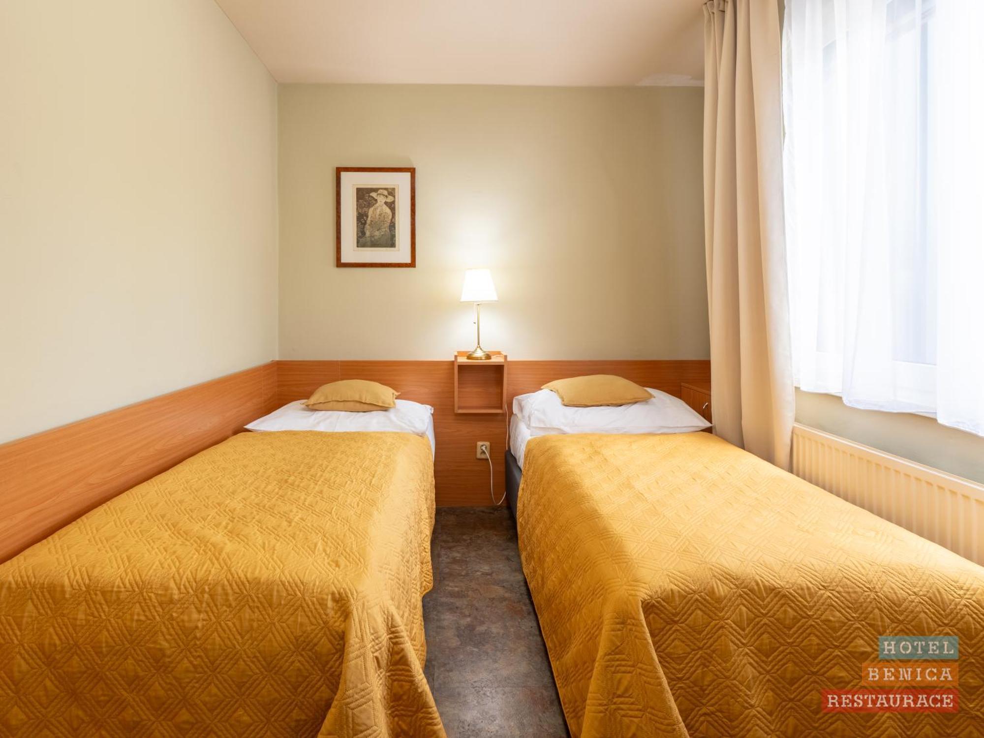 Hotel Benica Бенешов Экстерьер фото