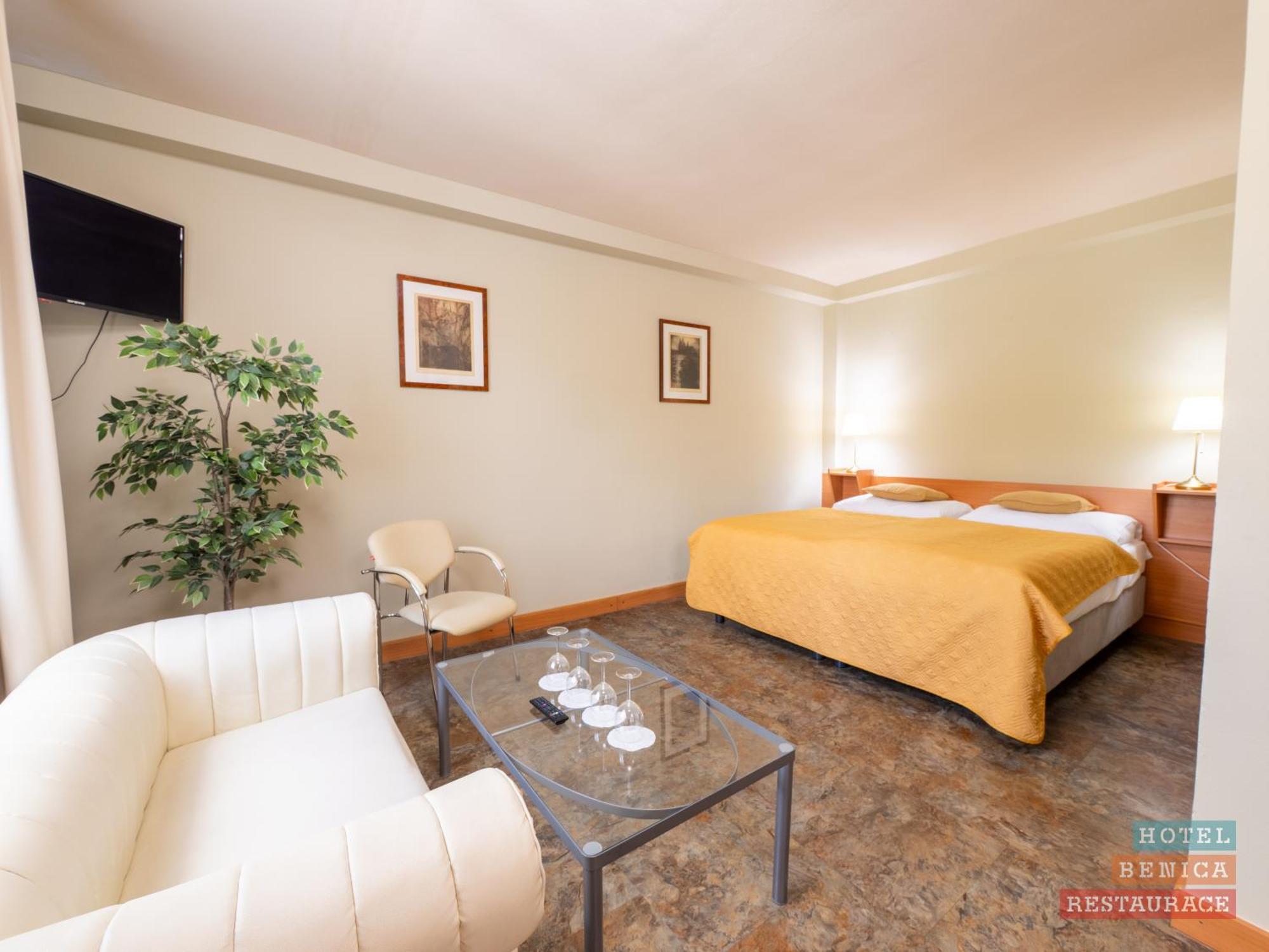 Hotel Benica Бенешов Экстерьер фото