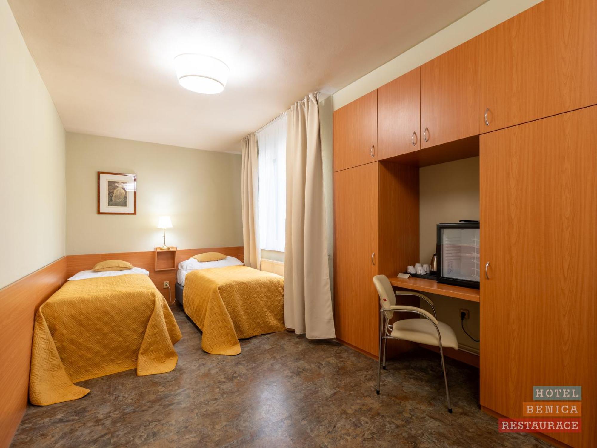 Hotel Benica Бенешов Экстерьер фото